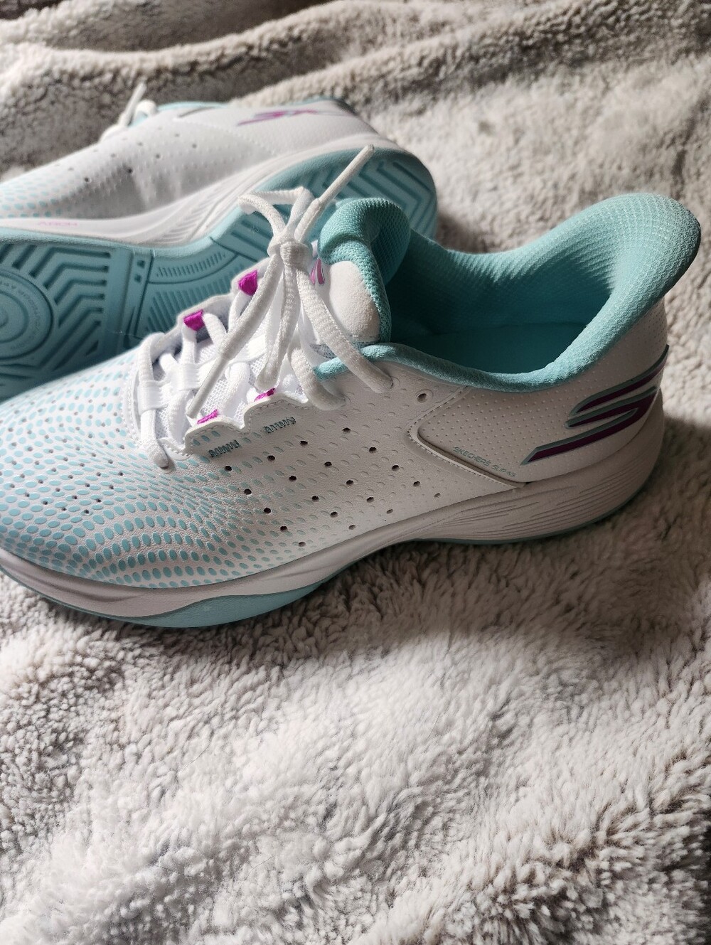 Womens Size 8 Sketchers - Picture 2 of 6